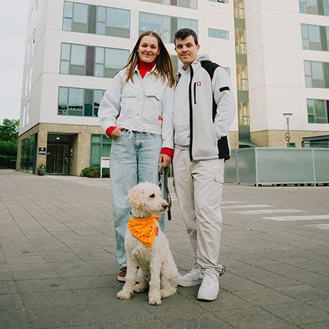 Besøgshundeejerne Emma og Emil med hunden Eddie